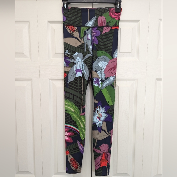 Nike Pants - NWT Nike Women’s One Icon Clash Floral Training Leggings, size XS